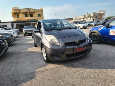Toyota Yaris 1.3 3 porte Sol (2)