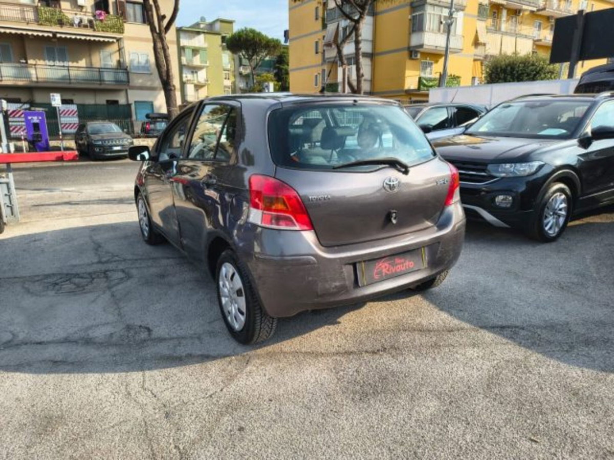 Toyota Yaris 1.3 3 porte Sol (5)