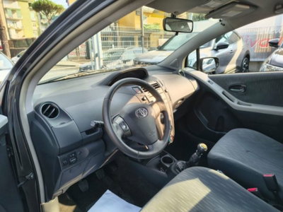 Toyota Yaris 1.3 3 porte Sol (8)