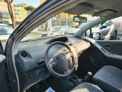 Toyota Yaris 1.3 3 porte Sol (9)