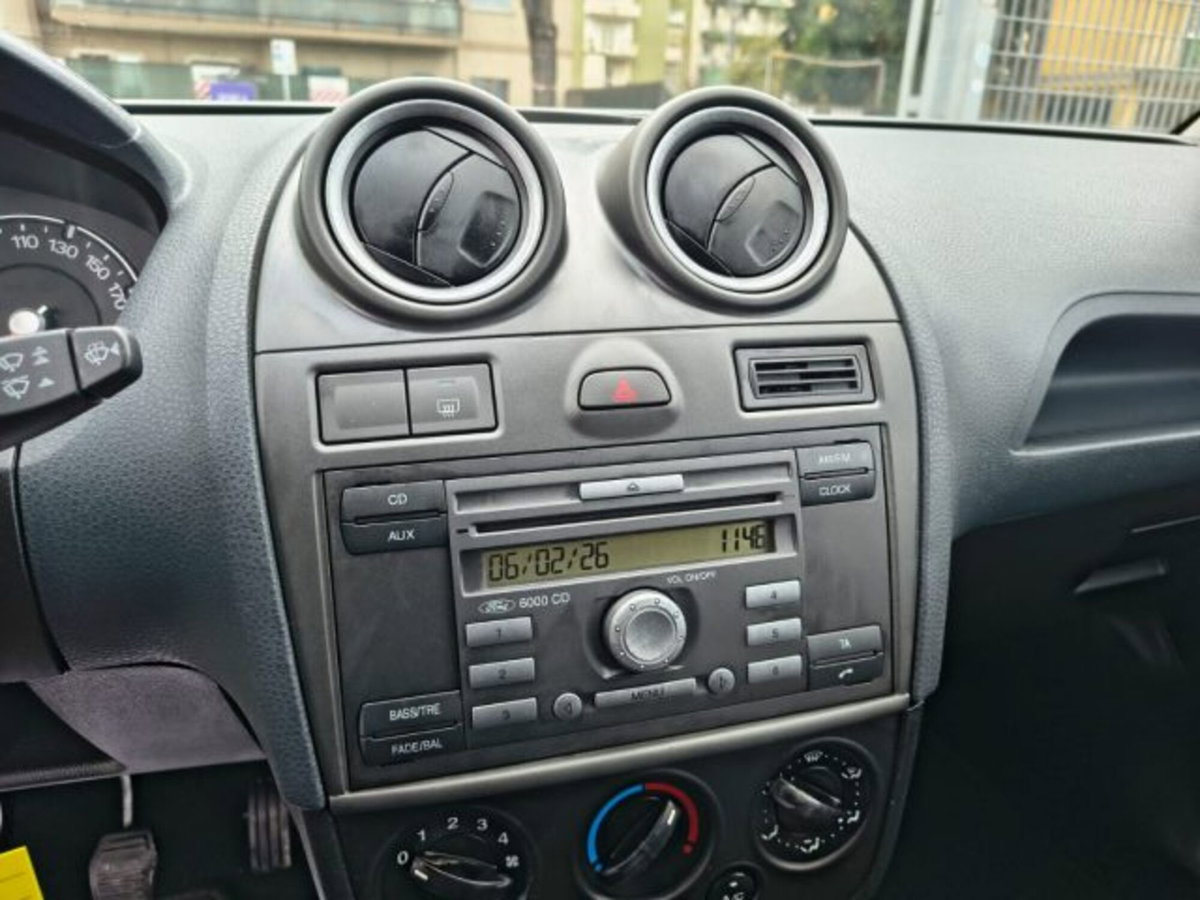 Ford Fiesta 1.2 16V 5p. Clever (11)