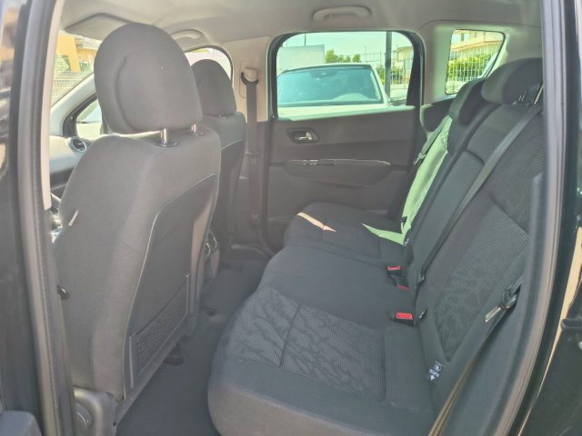 Peugeot 3008 1.6 HDi 115CV Business (12)