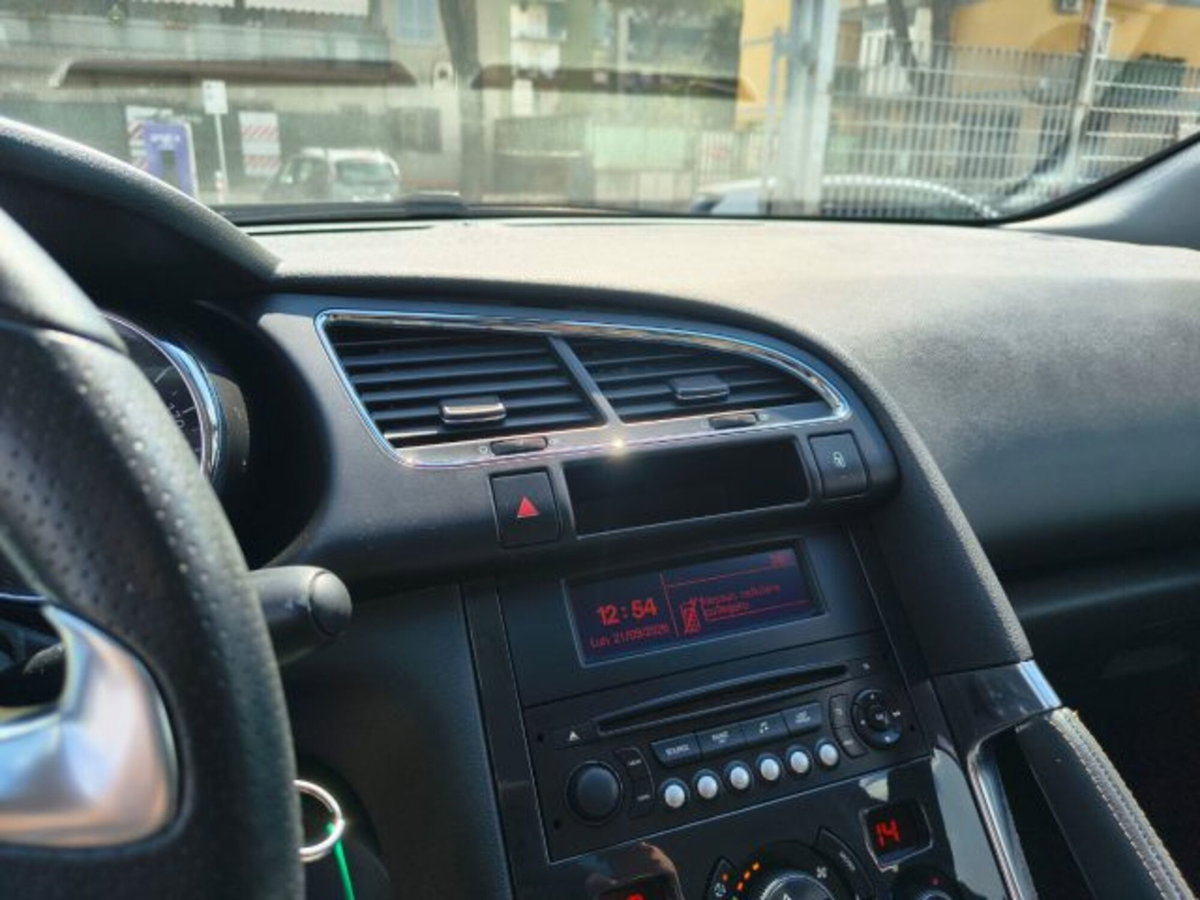 Peugeot 3008 1.6 HDi 115CV Business (8)