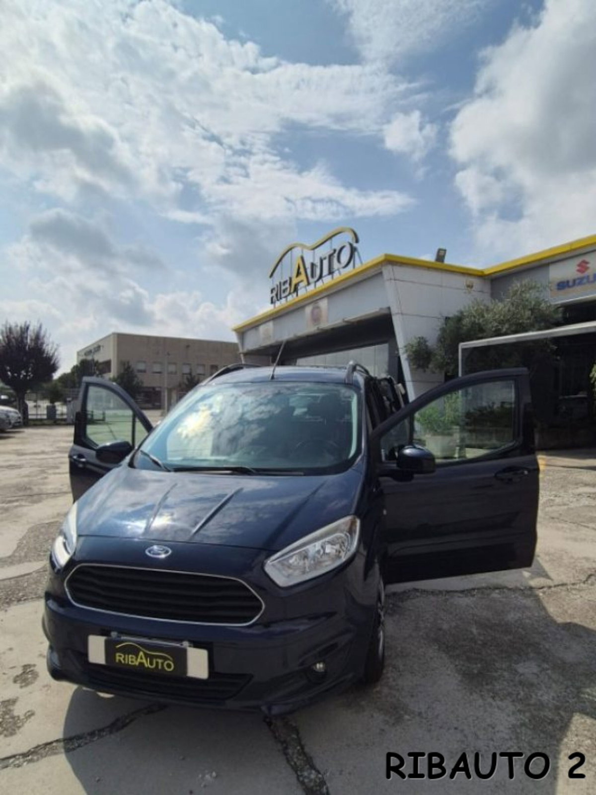 Ford Tourneo Courier 1.0 EcoBoost 100 CV Titanium (10)