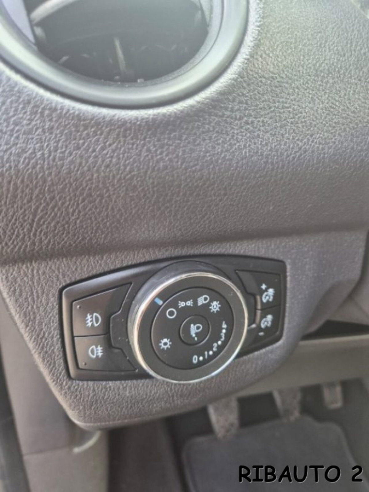 Ford Tourneo Courier 1.0 EcoBoost 100 CV Titanium (12)