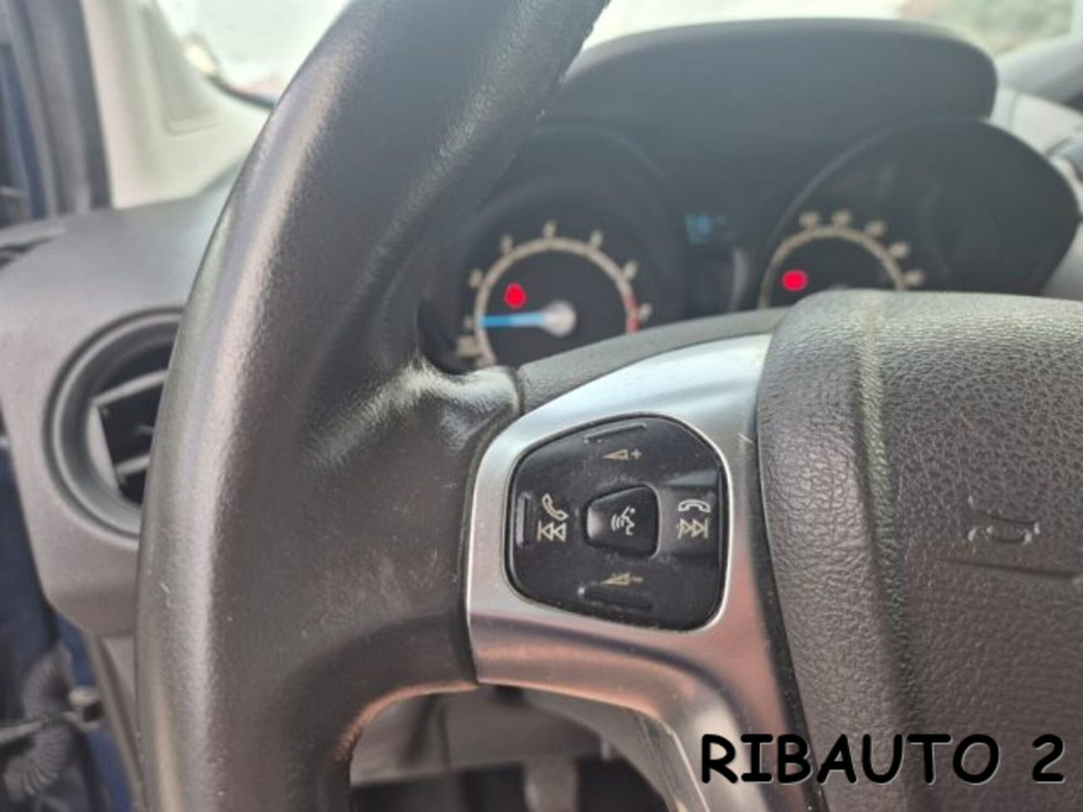 Ford Tourneo Courier 1.0 EcoBoost 100 CV Titanium (16)
