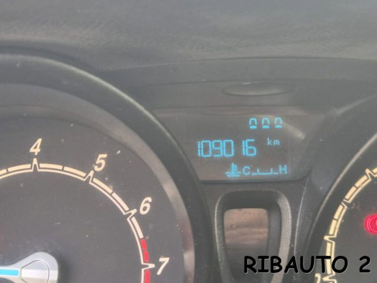 Ford Tourneo Courier 1.0 EcoBoost 100 CV Titanium (7)
