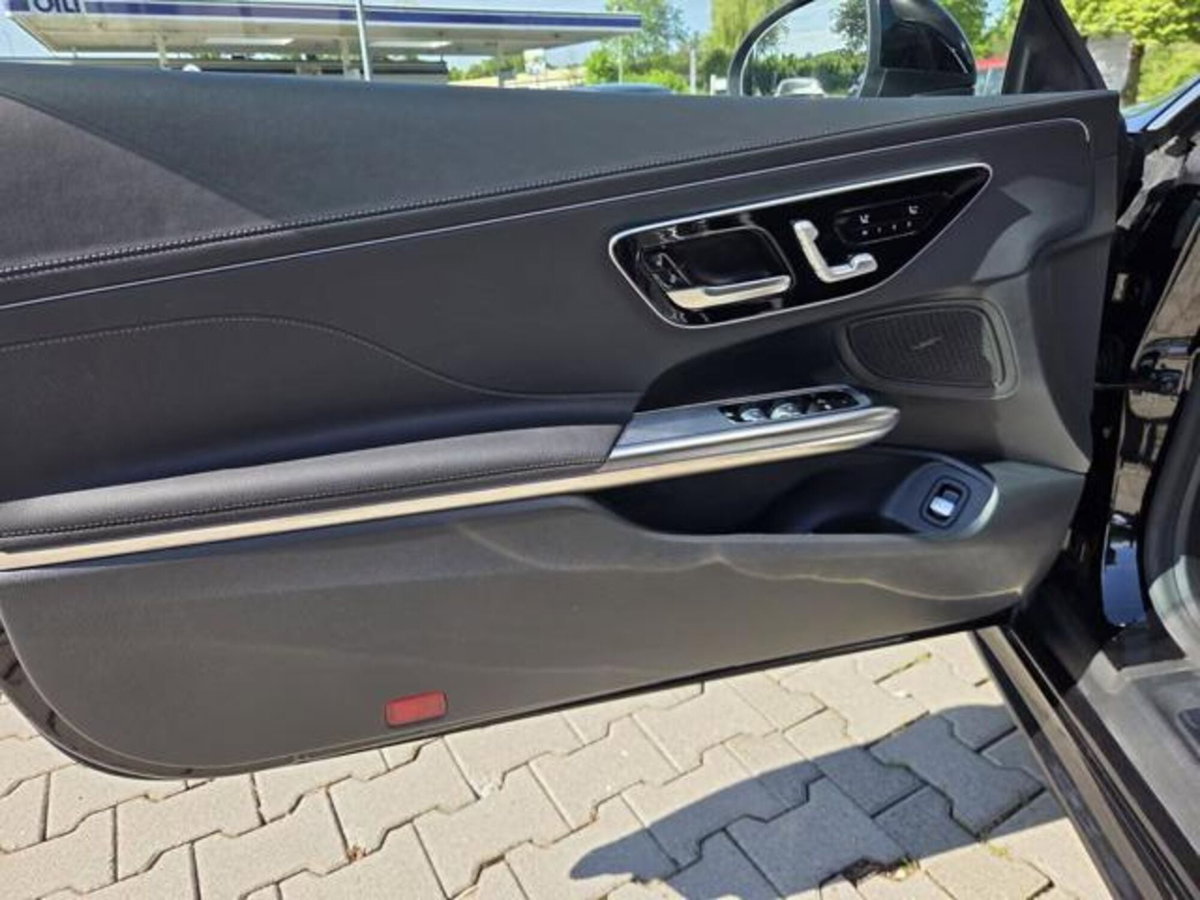 Mercedes-Benz CLE Cabrio 220 d AMG Line Premium Plus auto (17)