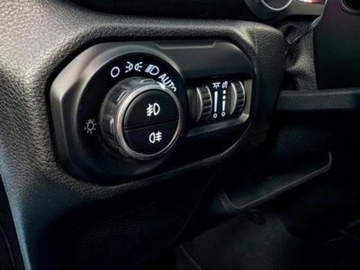 Jeep Wrangler Unlimited 2.2 Mjt II Sahara (16)