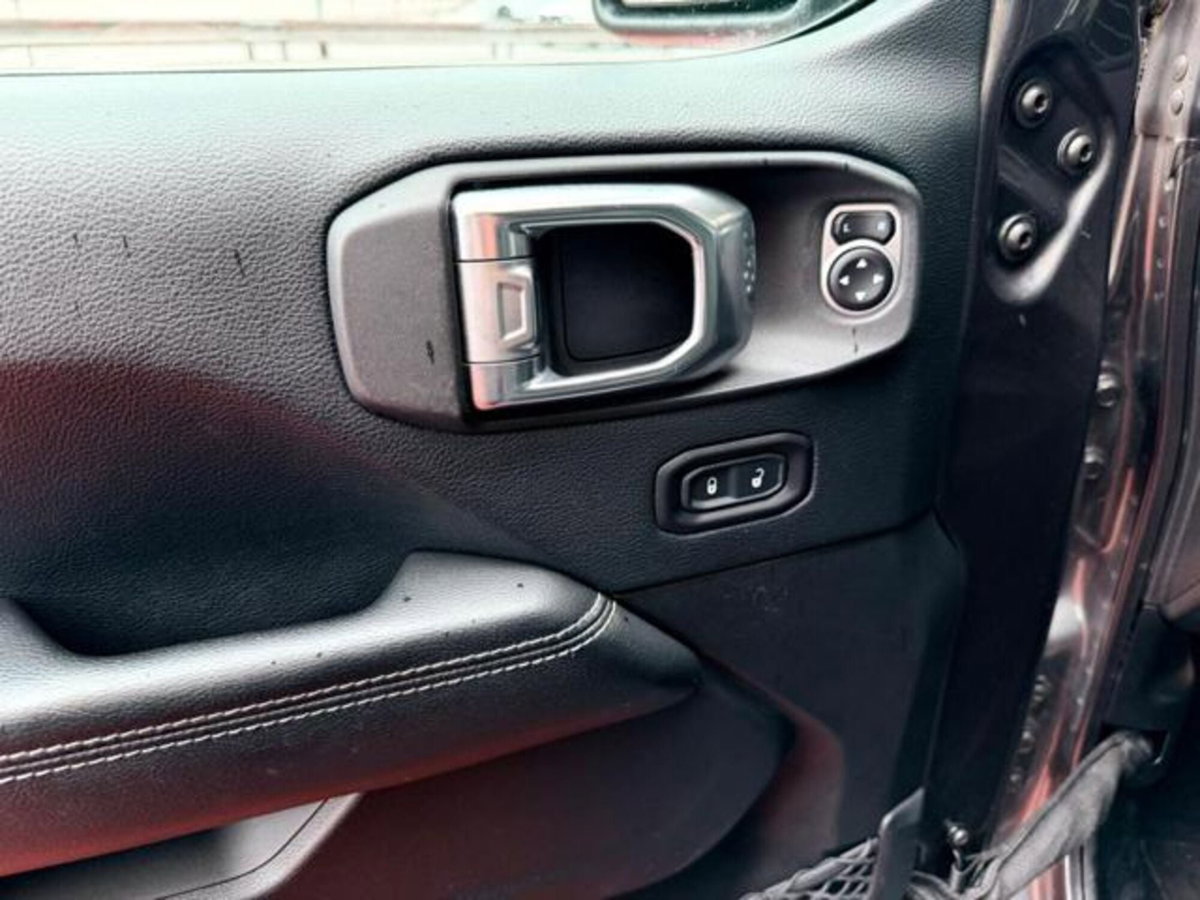 Jeep Wrangler Unlimited 2.2 Mjt II Sahara (17)