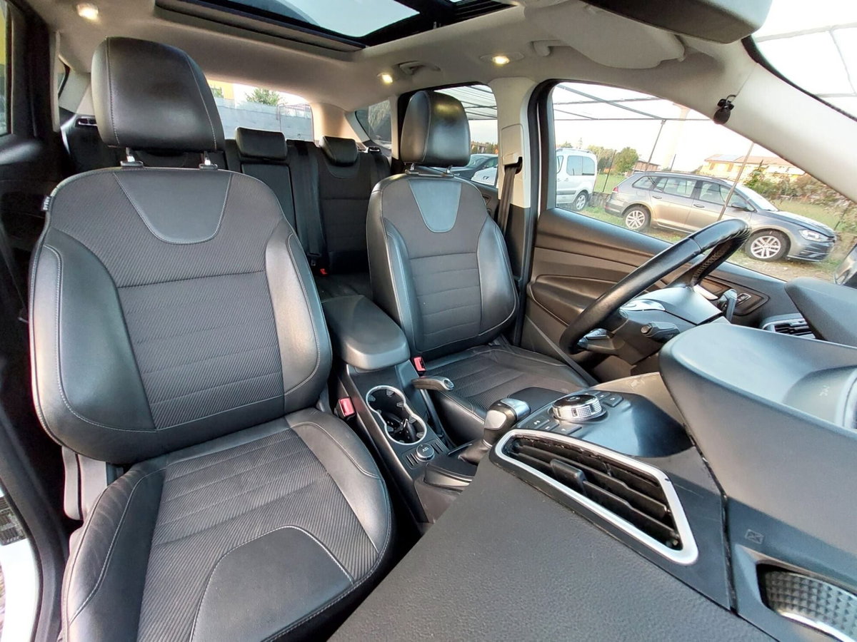 Ford Kuga 2.0 TDCI 150 CV S&S 4WD Powershift Titanium X (16)