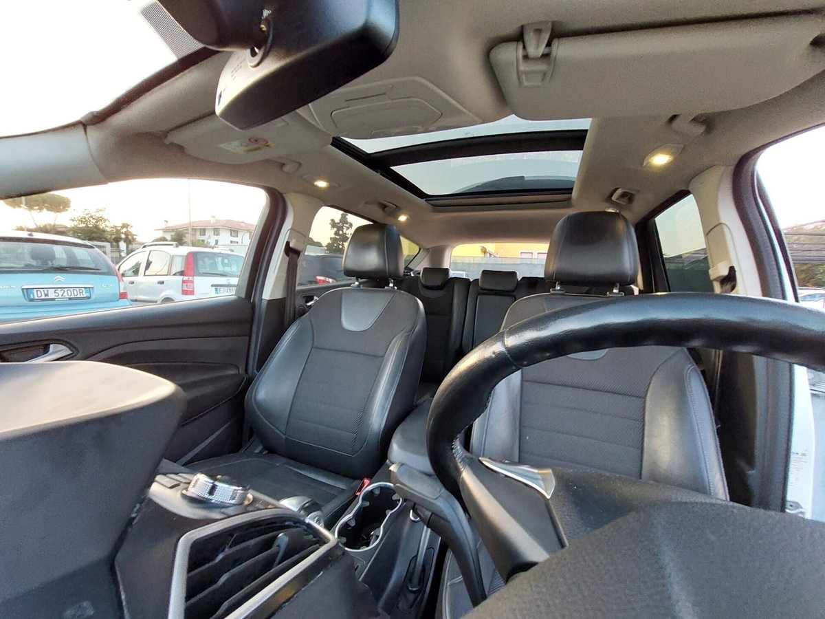 Ford Kuga 2.0 TDCI 150 CV S&S 4WD Powershift Titanium X (18)