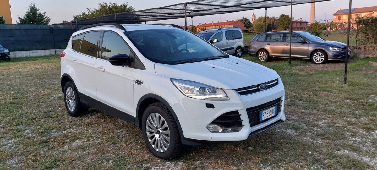 Ford Kuga 2.0 TDCI 150 CV S&S 4WD Powershift Titanium X (2)