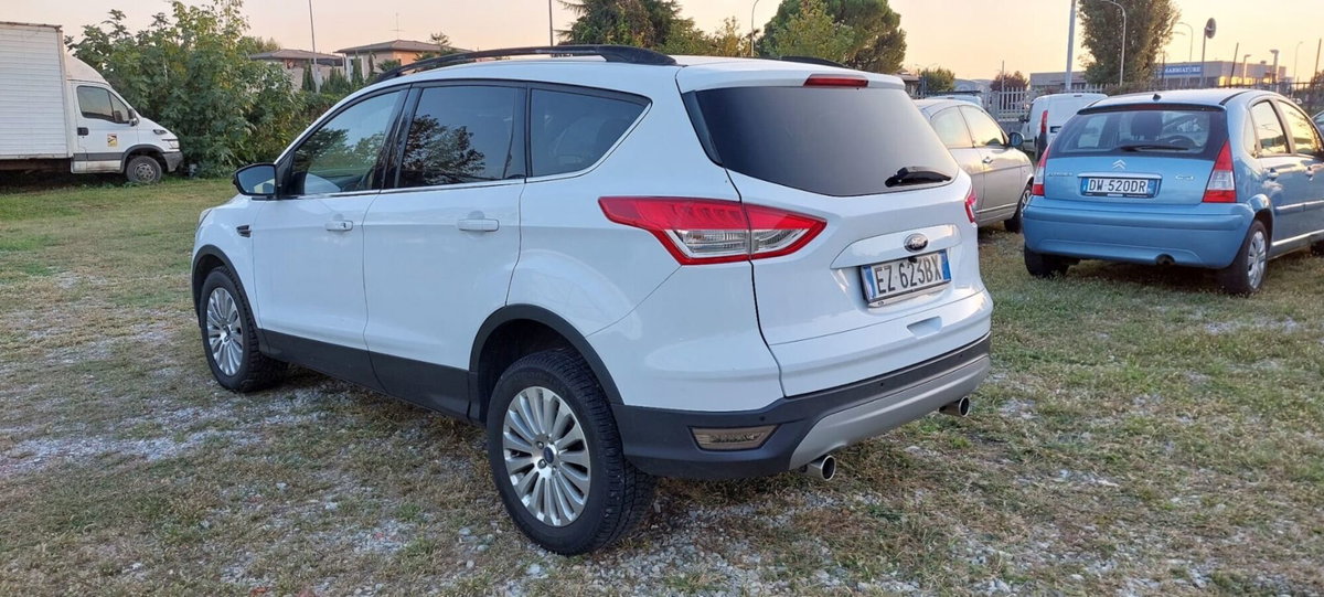 Ford Kuga 2.0 TDCI 150 CV S&S 4WD Powershift Titanium X (5)