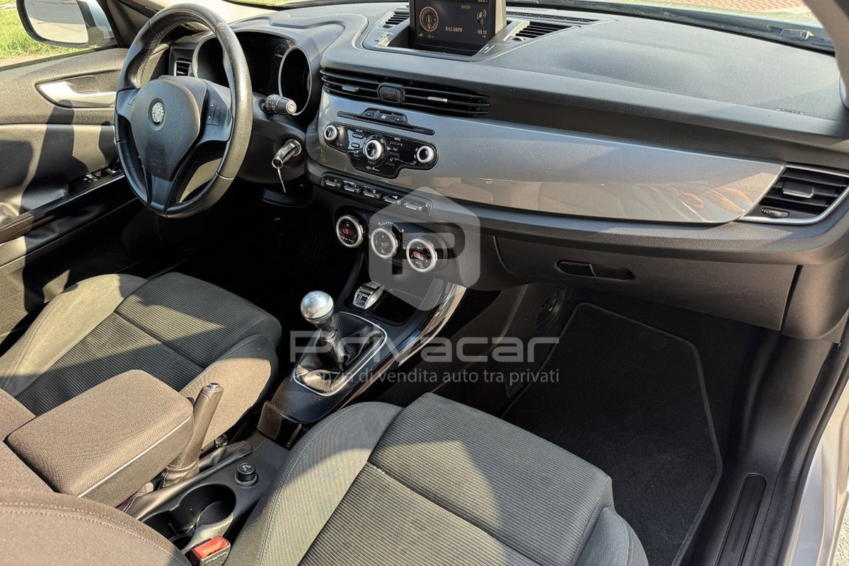 Alfa Romeo Giulietta 2.0 JTDm-2 Distinctive 140cv (11)