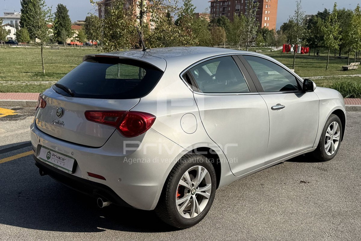 Alfa Romeo Giulietta 2.0 JTDm-2 Distinctive 140cv (5)