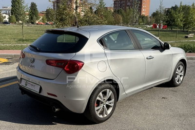 Alfa Romeo Giulietta 2.0 JTDm-2 Distinctive 140cv (5)