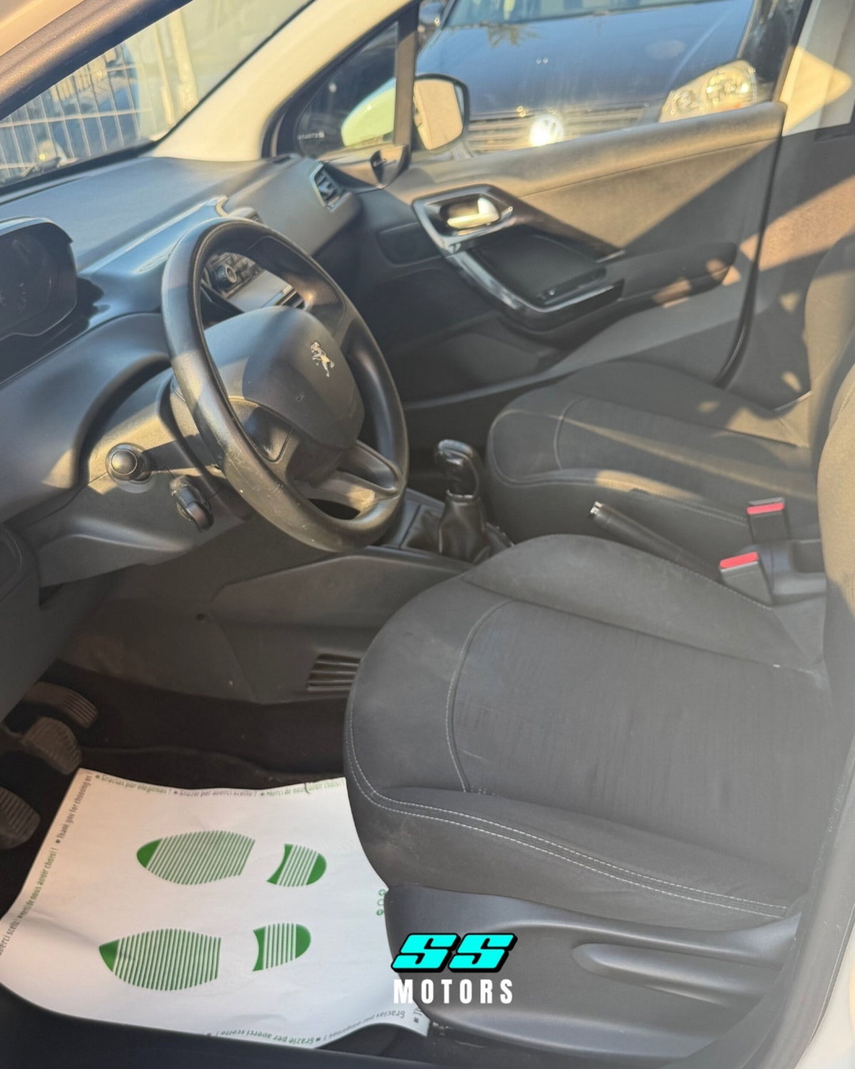 Peugeot 208 HDi 68 CV 5 porte Van (8)