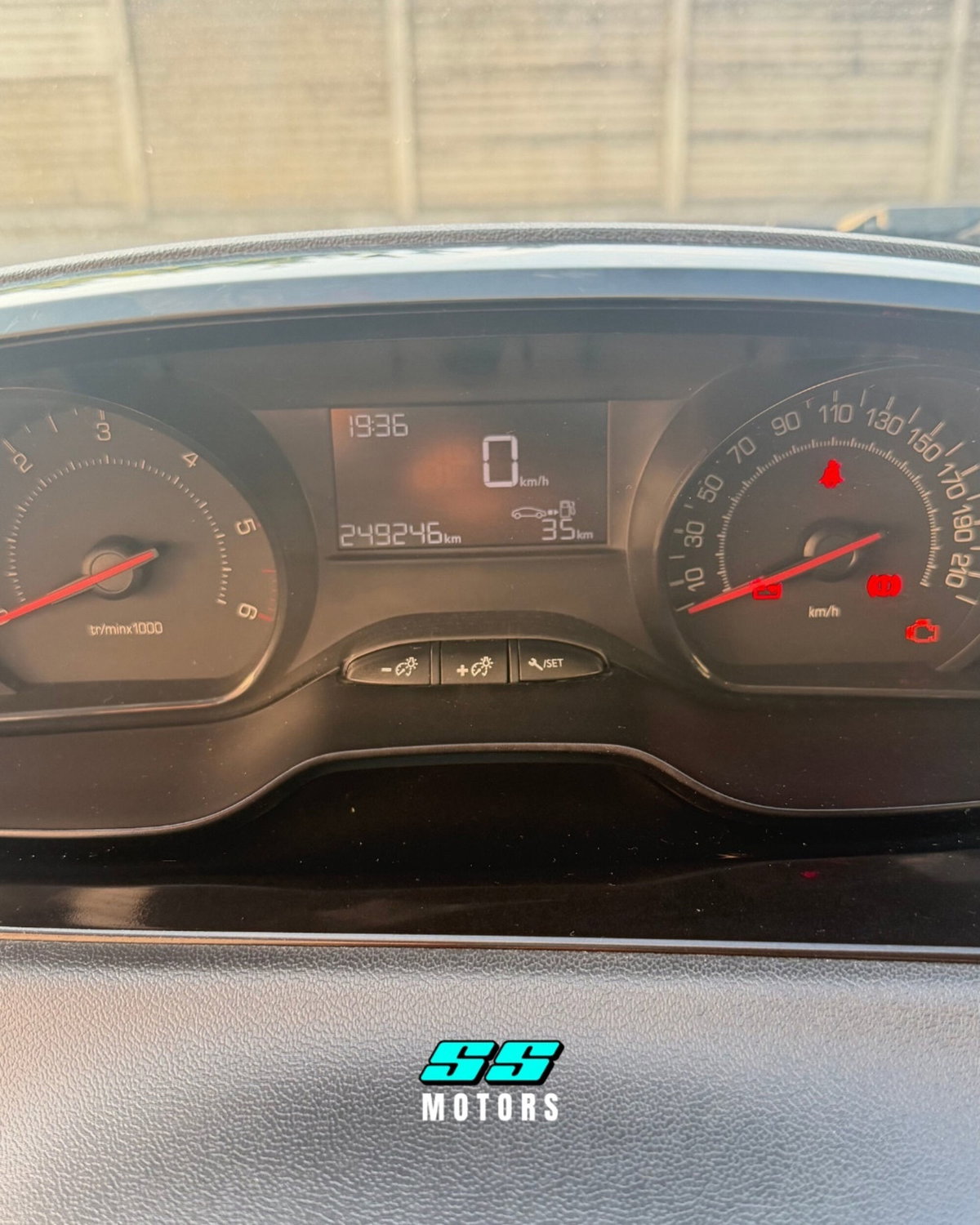 Peugeot 208 HDi 68 CV 5 porte Van (9)