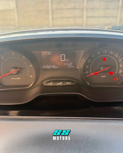 Peugeot 208 HDi 68 CV 5 porte Van (9)