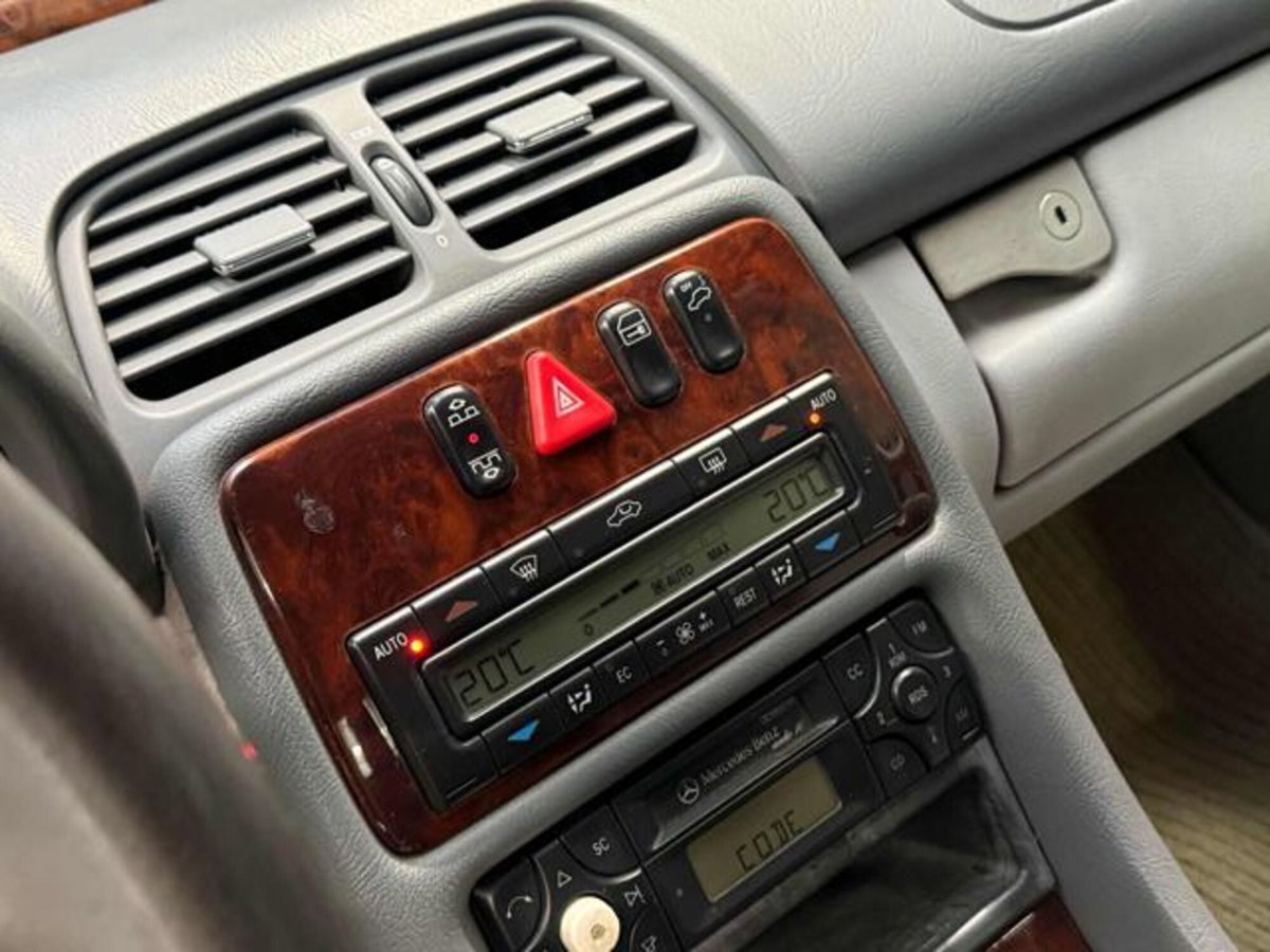 Mercedes-Benz CLK 200 Kompressor cat Cabrio Elegance (14)