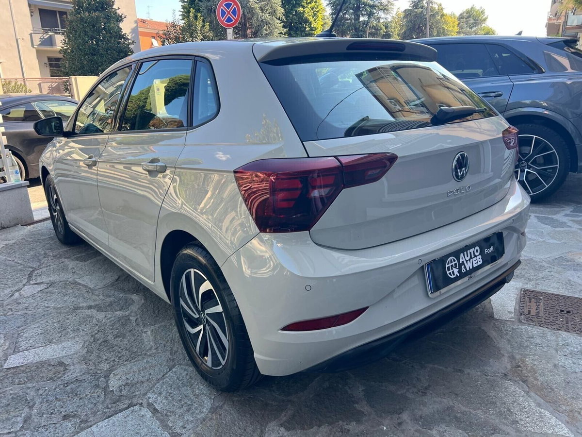 Volkswagen Polo 1.0 tsi Style 95cv (10)