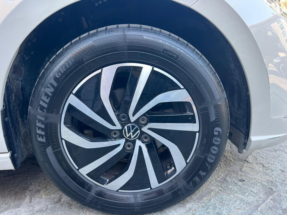 Volkswagen Polo 1.0 tsi Style 95cv (12)