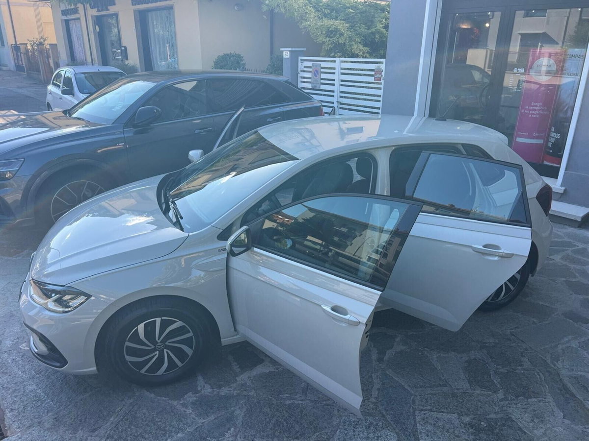 Volkswagen Polo 1.0 tsi Style 95cv (7)