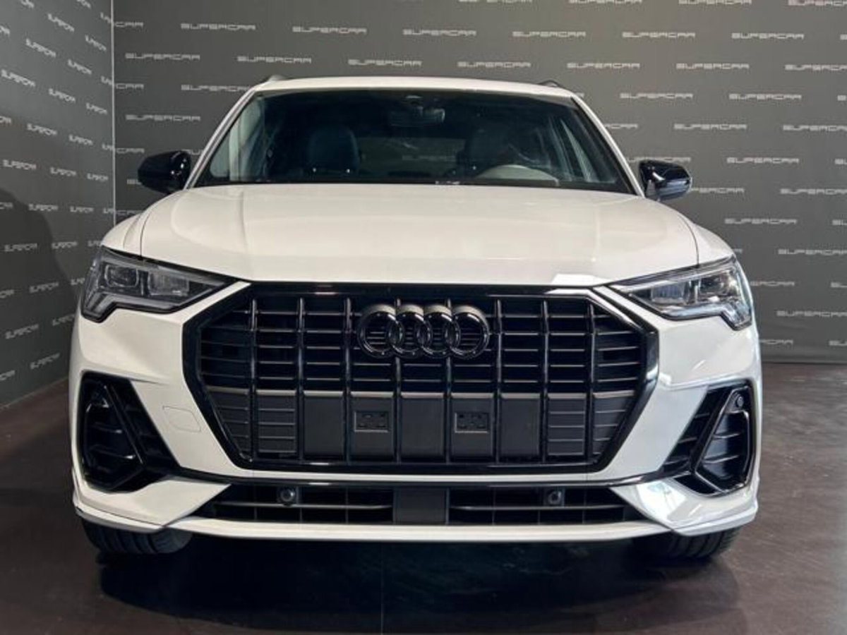 Audi Q3 35 2.0 tdi Identity Black s-tronic (2)