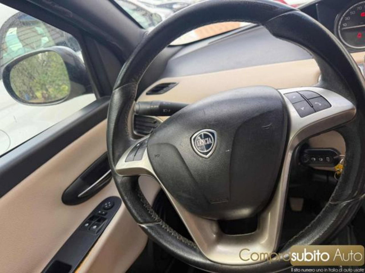 Lancia Ypsilon 0.9 TwinAir 85 CV 5 porte S&S Silver (8)