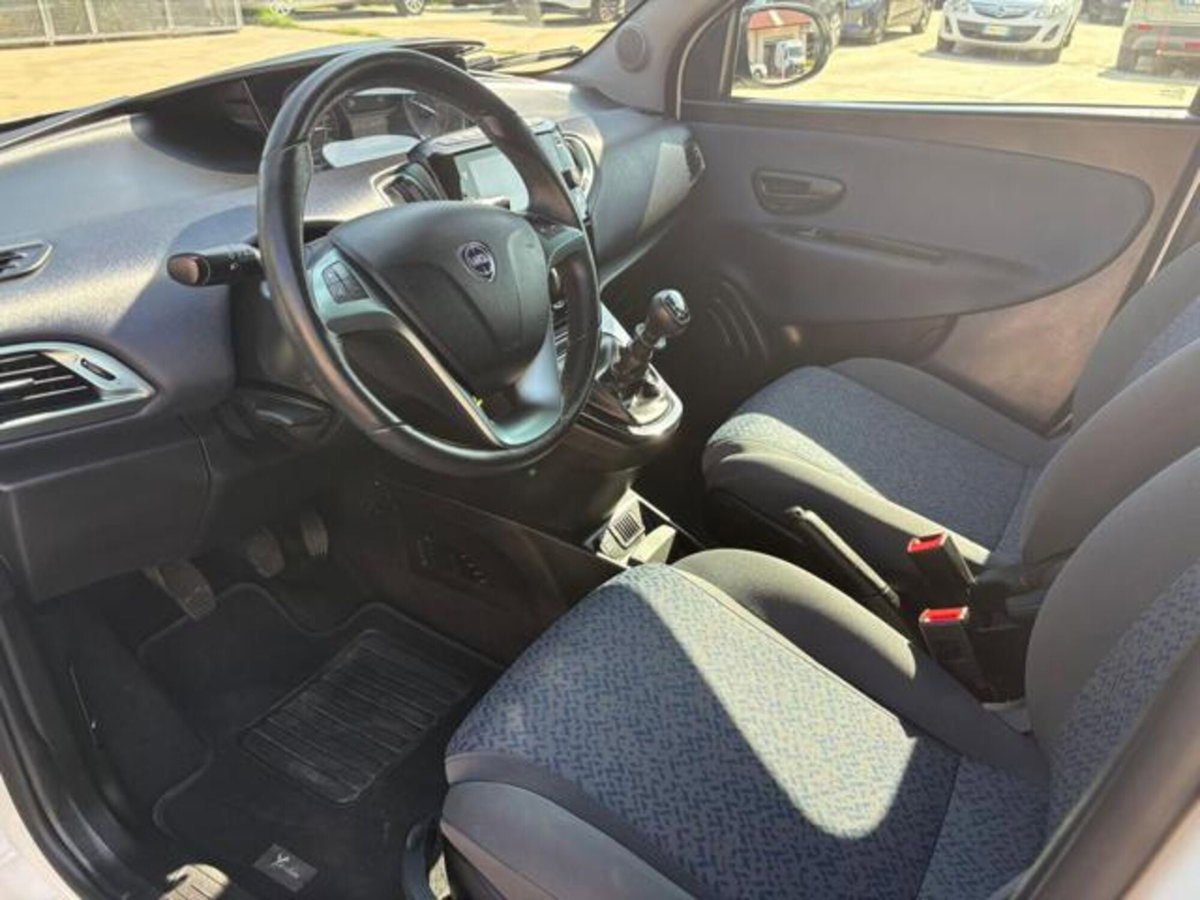Lancia Ypsilon 1.0 FireFly 5 porte S&S Hybrid Gold Plus (10)