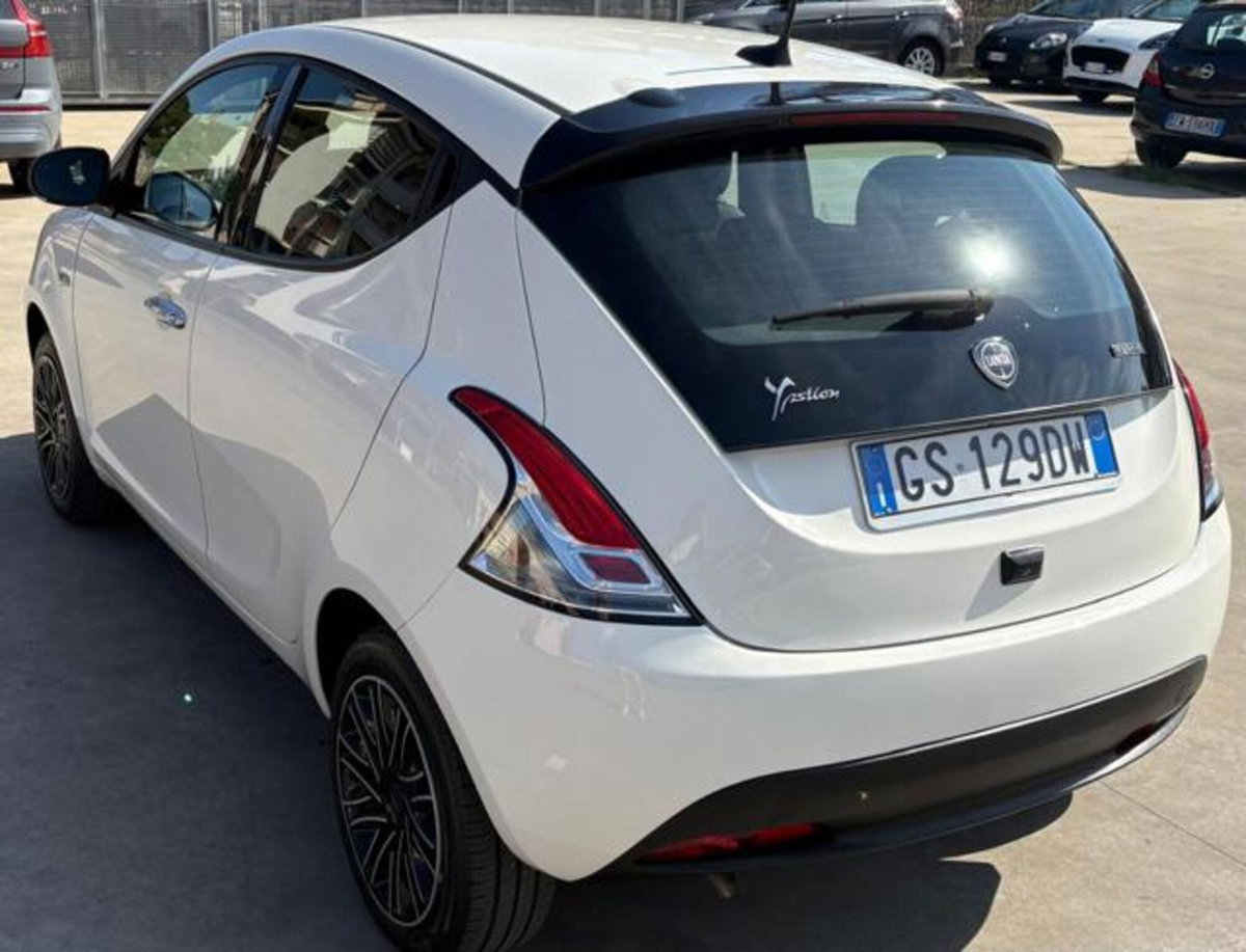 Lancia Ypsilon 1.0 FireFly 5 porte S&S Hybrid Gold Plus (3)