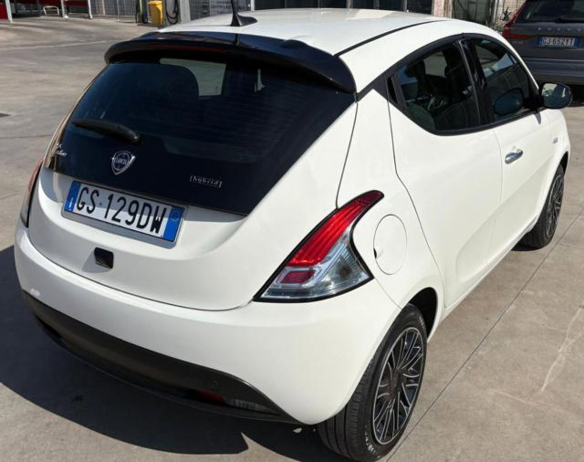 Lancia Ypsilon 1.0 FireFly 5 porte S&S Hybrid Gold Plus (5)