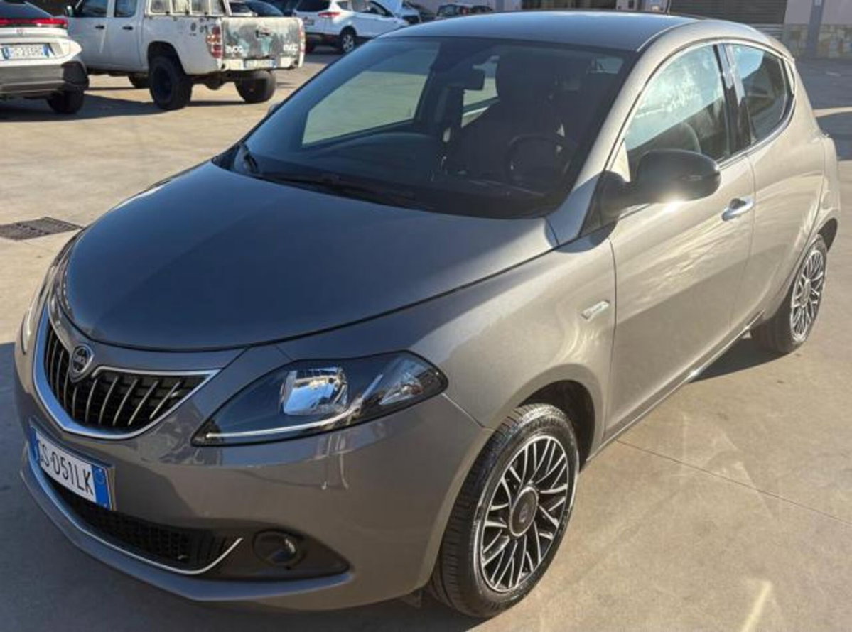 Lancia Ypsilon 1.0 FireFly 5 porte S&S Hybrid Ecochic Gold