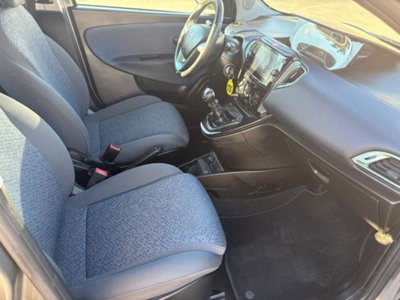 Lancia Ypsilon 1.0 FireFly 5 porte S&S Hybrid Ecochic Gold (12)