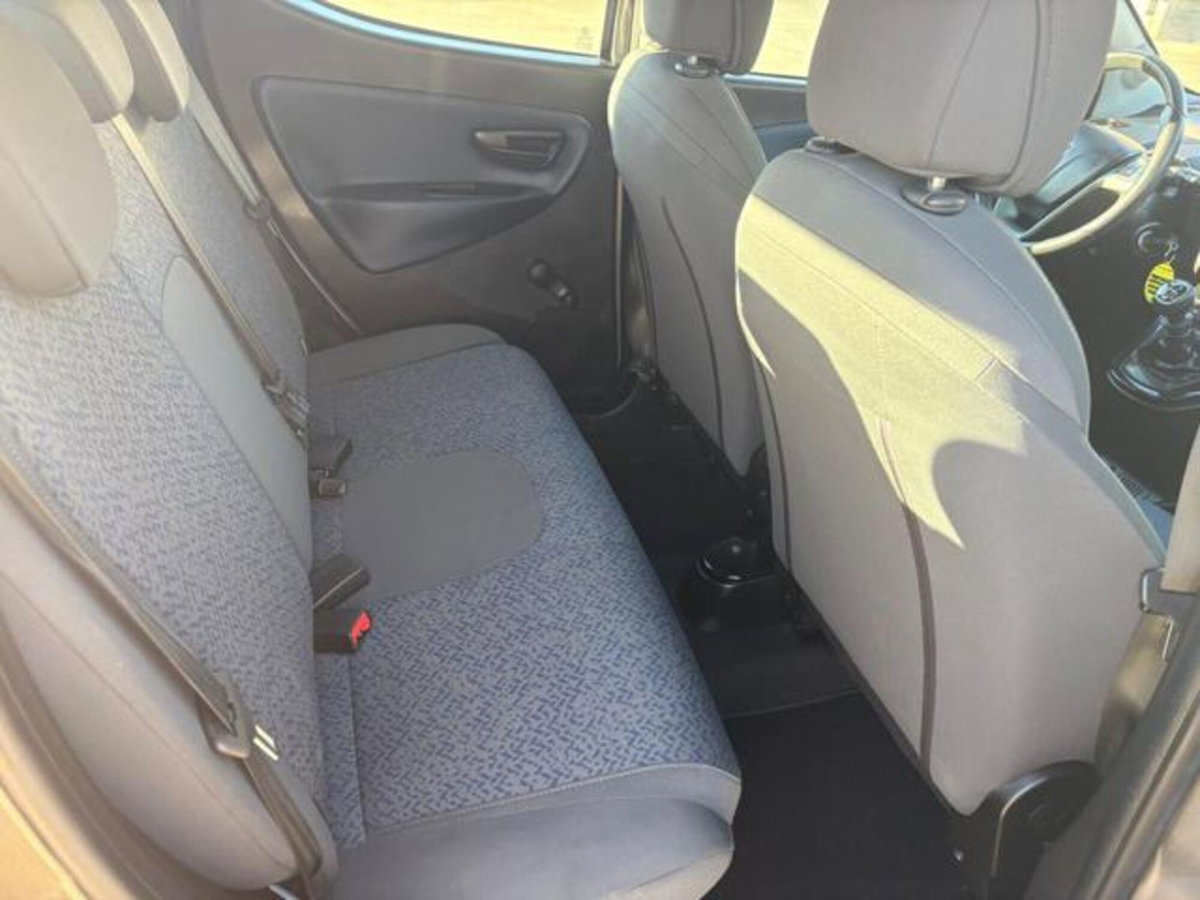 Lancia Ypsilon 1.0 FireFly 5 porte S&S Hybrid Ecochic Gold (13)