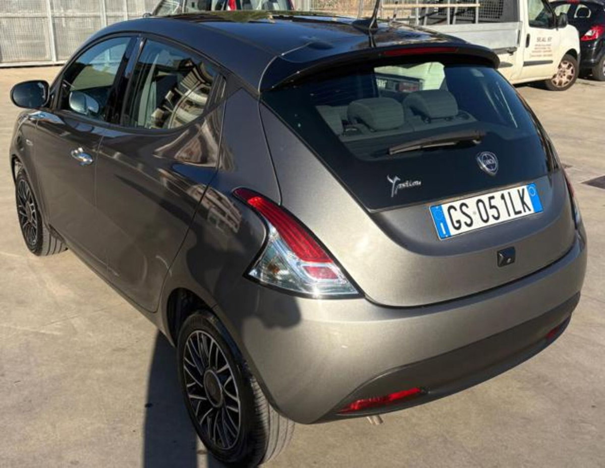 Lancia Ypsilon 1.0 FireFly 5 porte S&S Hybrid Ecochic Gold (3)