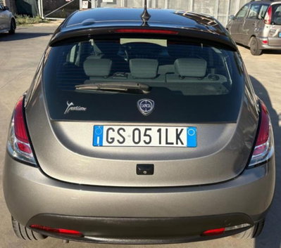 Lancia Ypsilon 1.0 FireFly 5 porte S&S Hybrid Ecochic Gold (4)