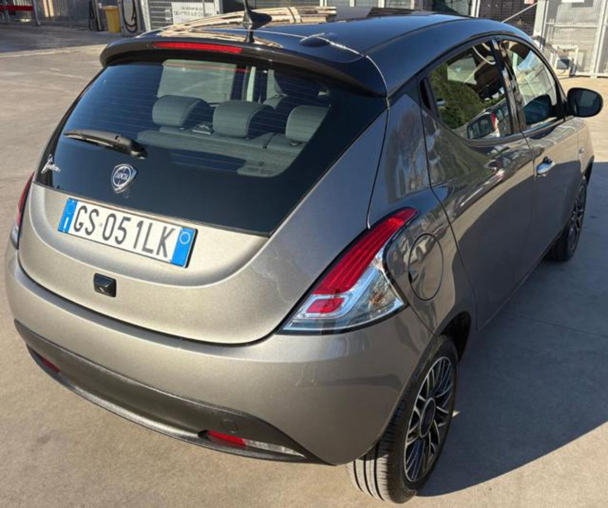 Lancia Ypsilon 1.0 FireFly 5 porte S&S Hybrid Ecochic Gold (5)