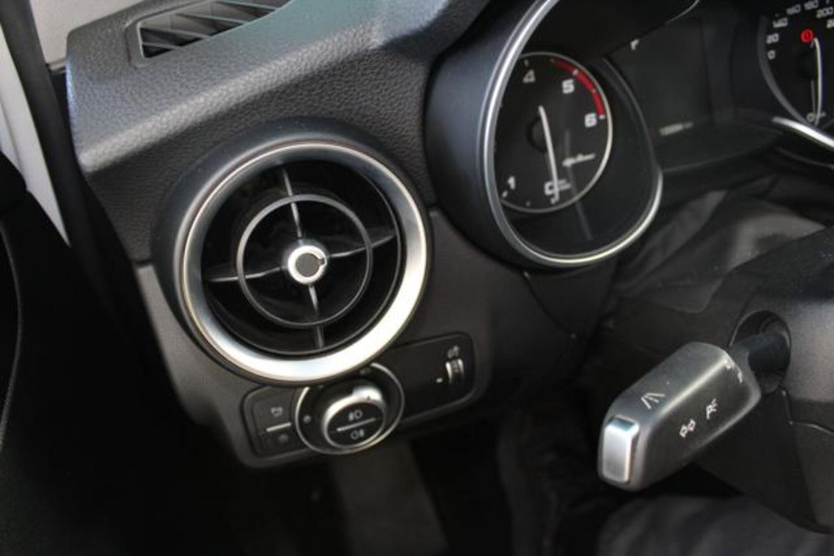 Alfa Romeo Stelvio Stelvio 2.2 Turbodiesel 180 CV AT8 Q4 Executive (17)