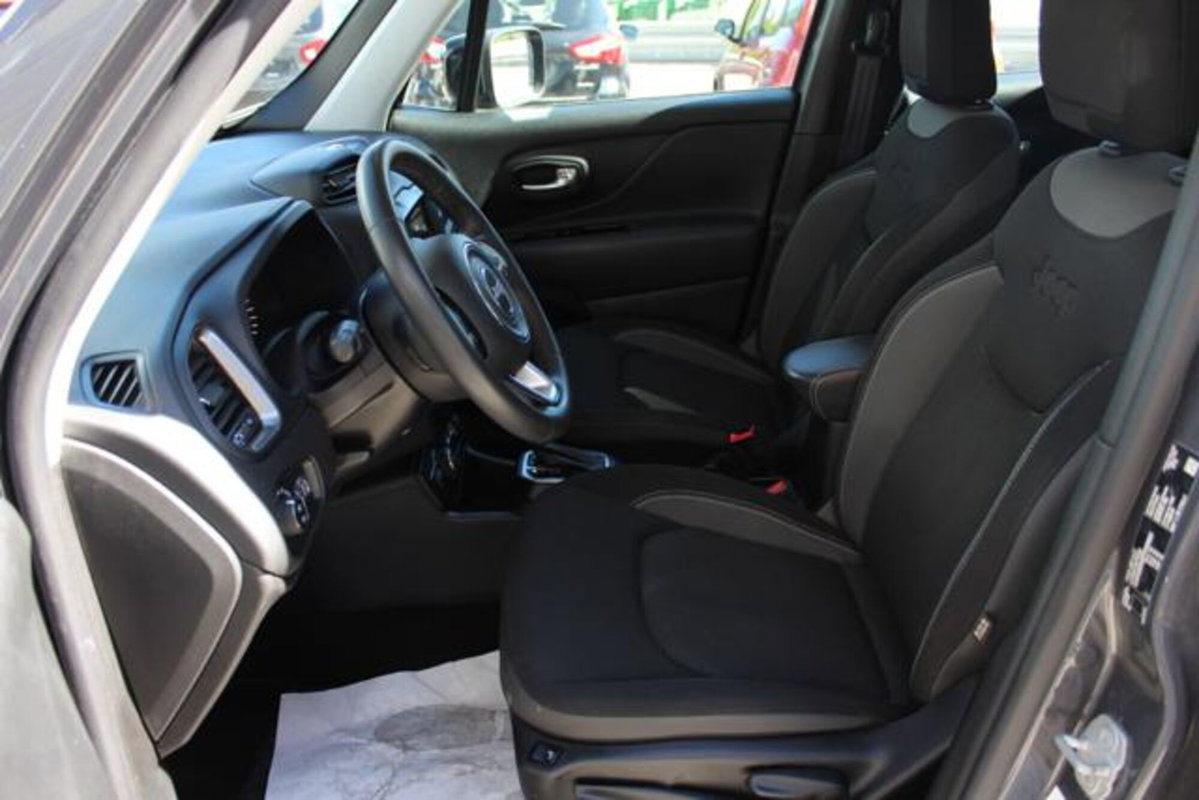 Jeep Renegade 1.3 T4 190CV PHEV 4xe AT6 Business Plus (7)
