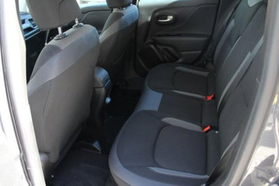 Jeep Renegade 1.3 T4 190CV PHEV 4xe AT6 Business Plus (8)