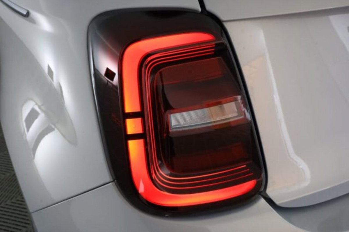 Fiat 500 1.0 hybrid La Prima (17)