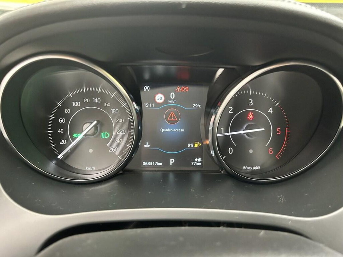 Jaguar E-Pace 2.0D 180 CV AWD S (11)
