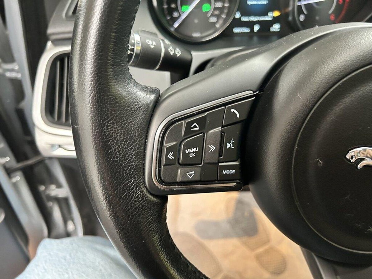 Jaguar E-Pace 2.0D 180 CV AWD S (14)