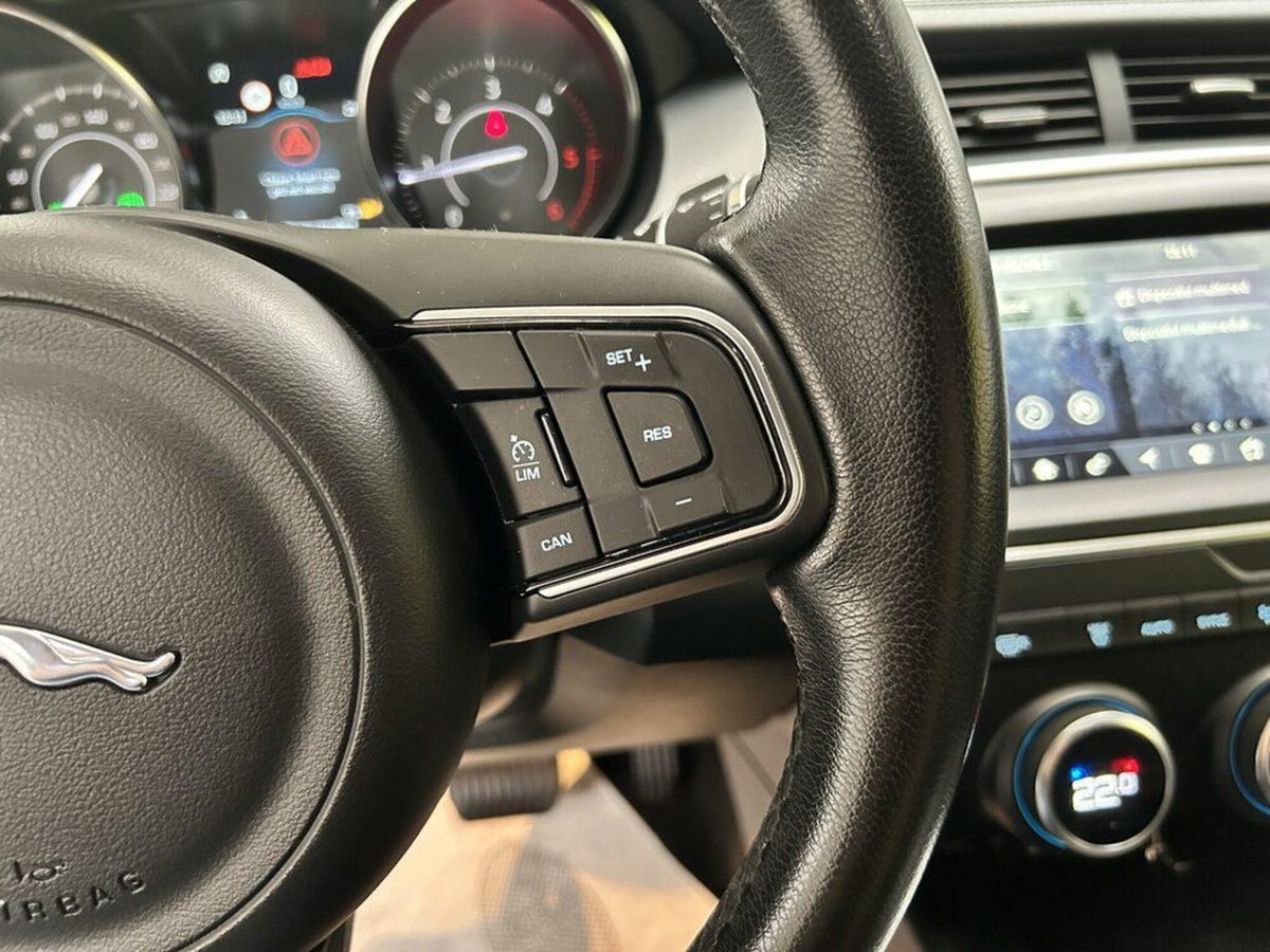 Jaguar E-Pace 2.0D 180 CV AWD S (15)