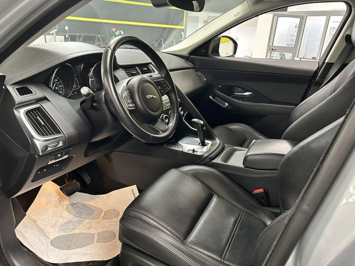 Jaguar E-Pace 2.0D 180 CV AWD S (9)
