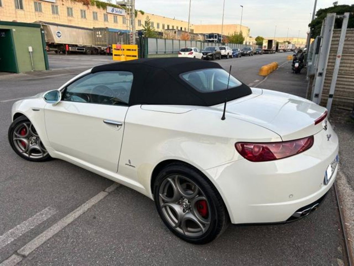 Alfa Romeo Spider 1750 TBi (14)
