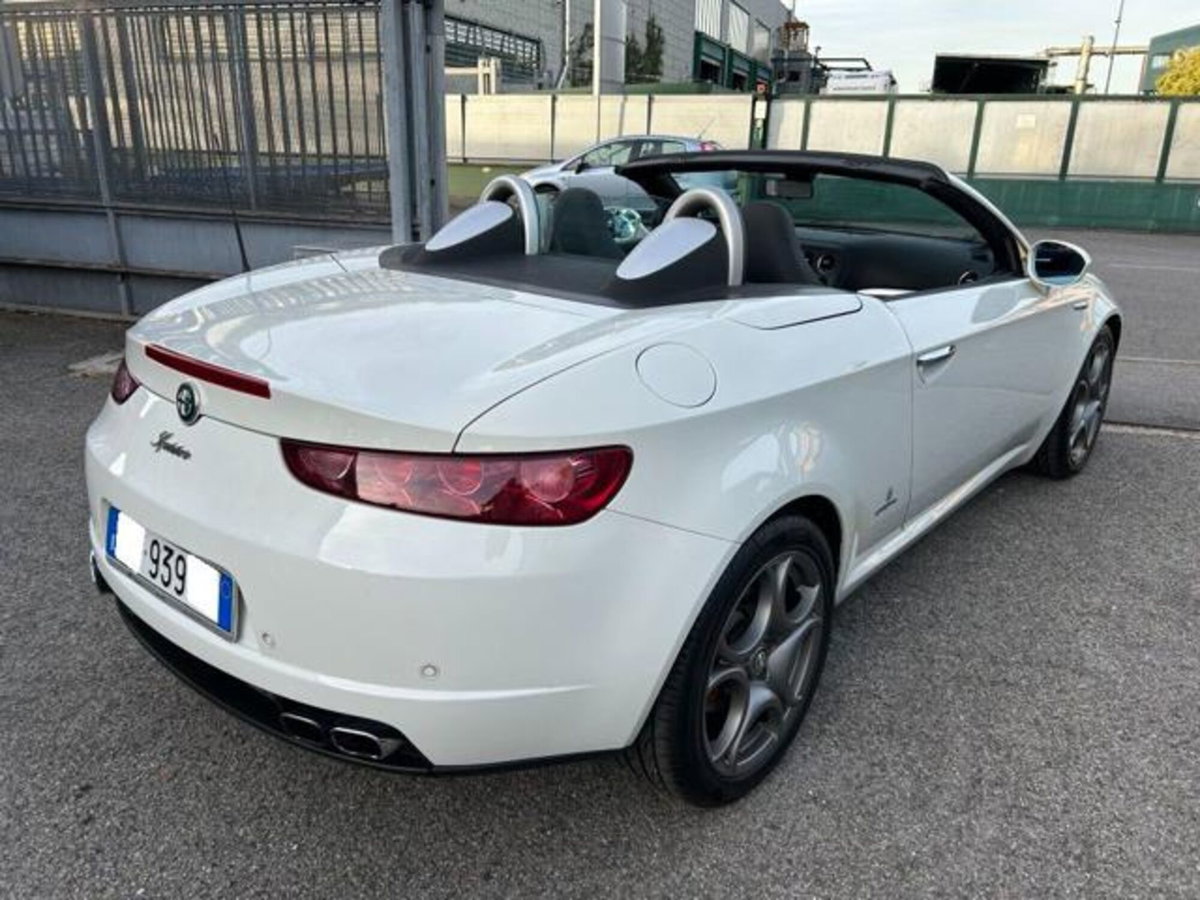 Alfa Romeo Spider 1750 TBi (4)