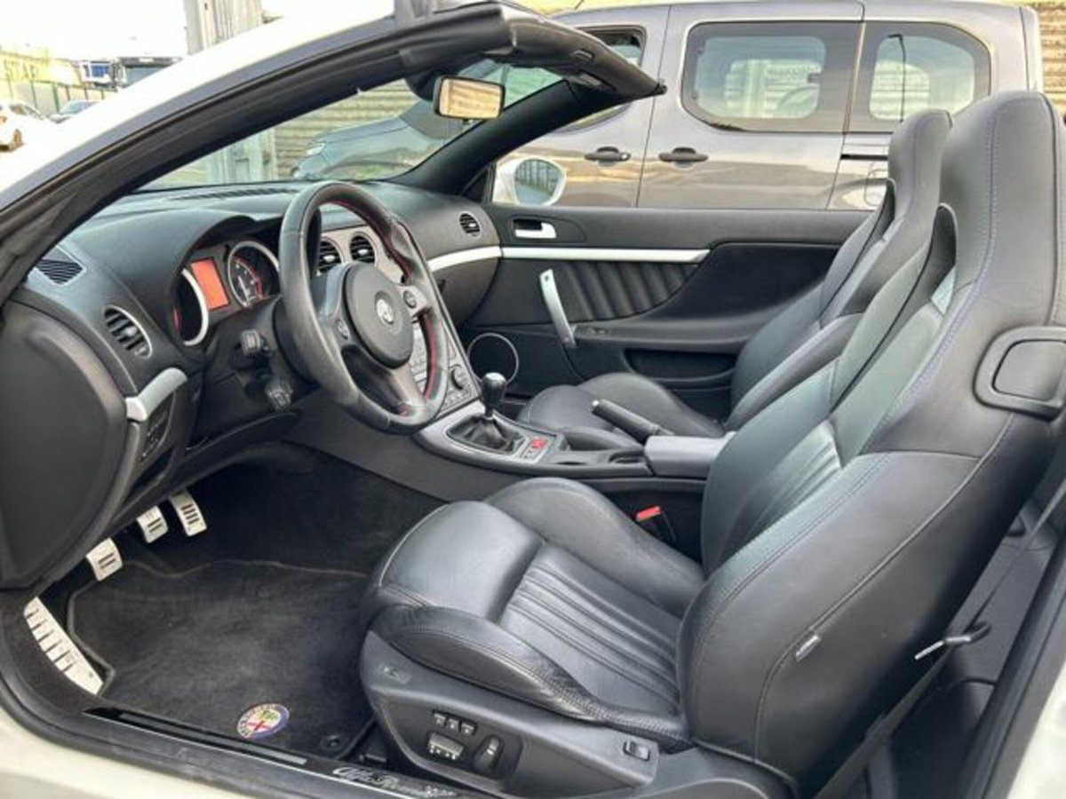 Alfa Romeo Spider 1750 TBi (5)